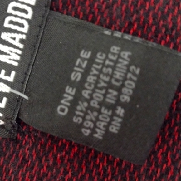 Holiday scarf! - Picture 2 of 3